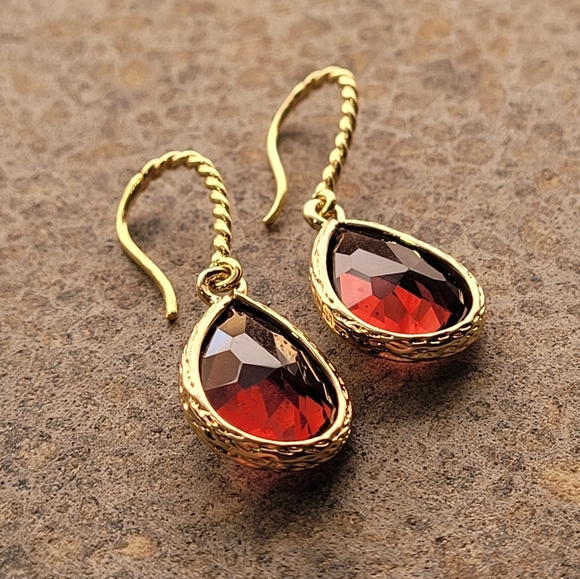 18k Gold Red Garnet Stone Teardrop Earrings - Picture 3 of 5